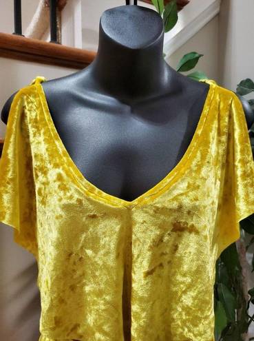 One Piece 7th Avenue Women’s Yellow Solid V-Neck SleeveLess  Bodysuit Size Large