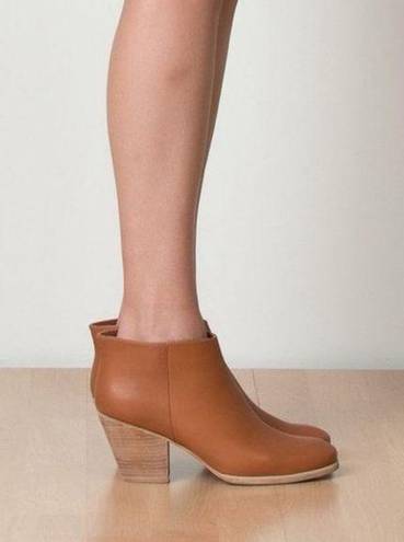 ma*rs 𝅺RACHEL Comey shoes  Ankle Booties in Whiskey Leather