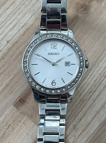 Seiko  Ladies Watch Crystals Stainless Bracelet Dial Hands Date Window