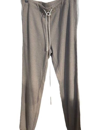 Varley NWT  Kelvin tan waffle joggers size medium.