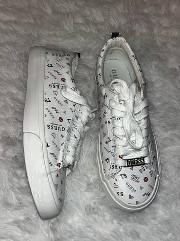 GUESS NWT  white sneakers with patchwork logo Limited Edition Dead Stock