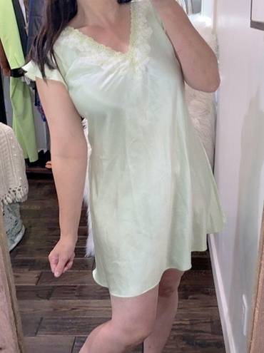 Oscar de la Renta  green silky nightgown size small vintage