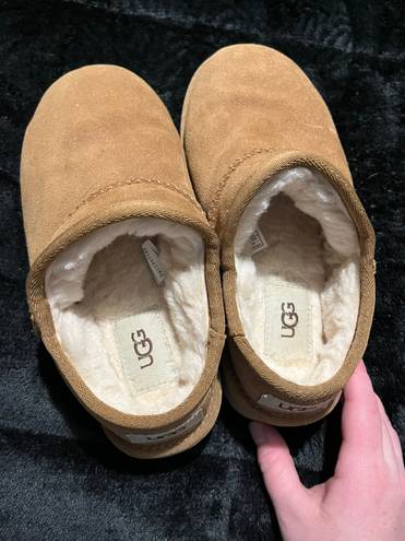 UGG Women’s classic  slipper