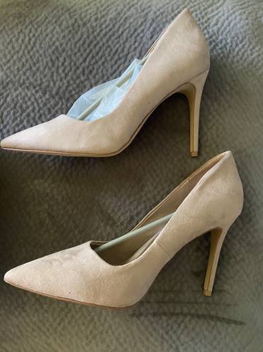 mix no. 6 camel pumps size 9.5 new in box 