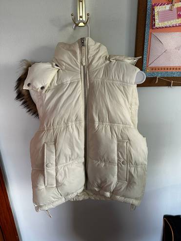 American Eagle Outfitters Puffer Vest