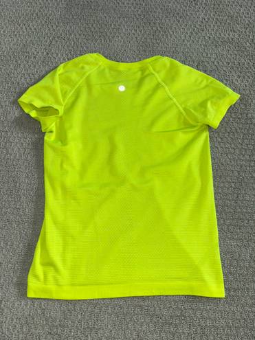 Lululemon Swiftly Tech Short Sleeve Race Length