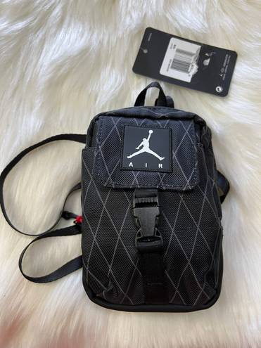 Nike Jordan Small Crossbody Bag Anti-Gravity Pouch (One Size, Black)