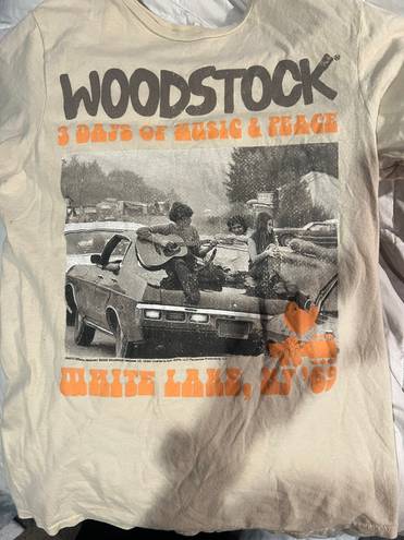 Aeropostale Woodstock tan t-shirt 