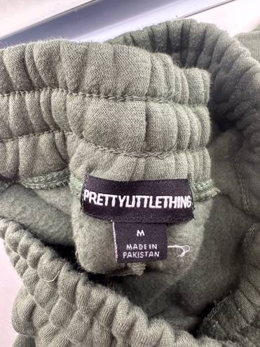 Pretty Little Thing Green sweatpants