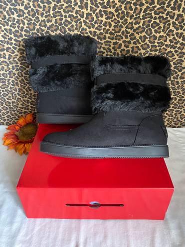 GUESS Alaina Faux-Shearling Cuff Boots | 6.5 |