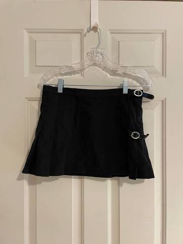 Brandy Melville Pleated Black Buckle Skirt