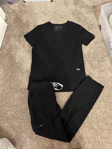 FIGS Scrubs Set