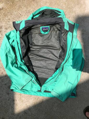 Patagonia Women’s  GorTex rain jacket size M .