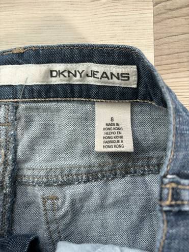 DKNY SoHo  Jeans size 8 Trouser style lightweight jeans, inseam is 29, waist measures 15