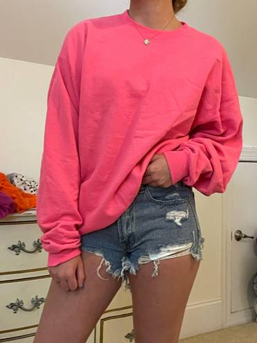 Gildan pink crewneck