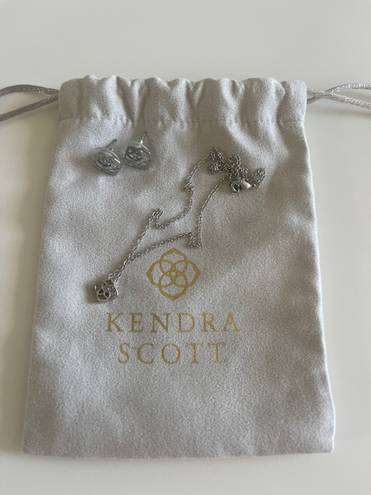 Kendra Scott Silver Logo Set