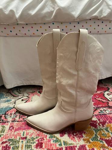 White Cowgirl Boots Size 9
