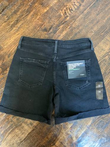 Silver Jeans NWT  Black Sure Thing Hi Rise Long Shorts 28