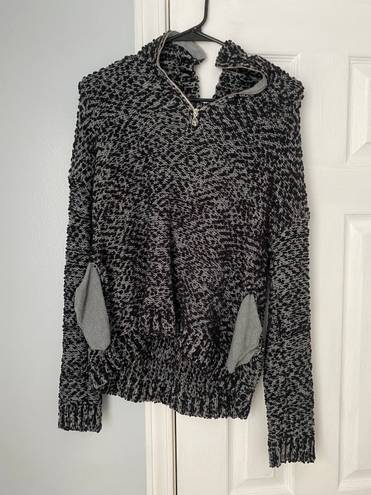 Listicle black sweater