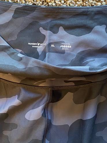 Old Navy Active High Rise Go Dry Camo Joggers