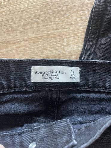 Abercrombie & Fitch Abercrombie 90s Straight Ultra Highrise Jeans 