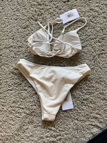 Dove Dippin’ Daisy’s Bikini Set