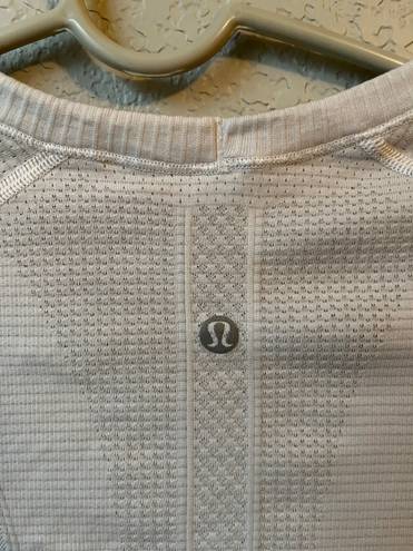 Lululemon White Swiftly Tech Short sleeve Size 2