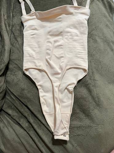 SKIMS STRAPLESS THONG BODYSUIT