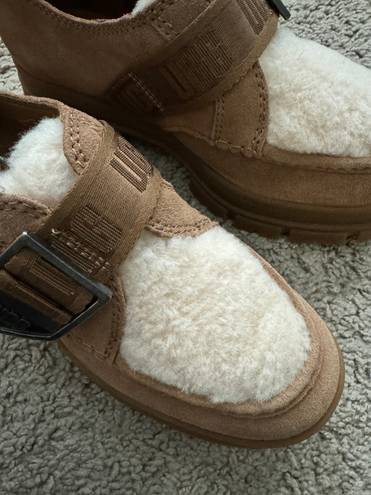 UGG Ashton Shoe Suede Chestnut