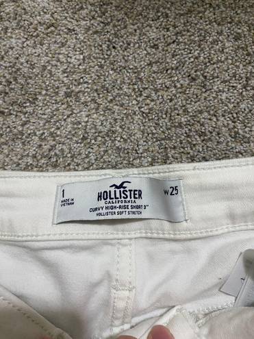 Hollister White Curvy High-Rise Short 3”