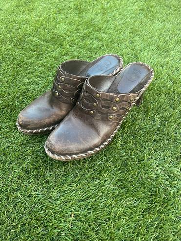 Frye Charlotte chocolate brown leather studded slip on wedge mules 7