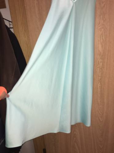 Jones New York 's women’s light blue of a silky blend dress. Size Small.