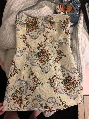 Edikted Tapestry strapless dress