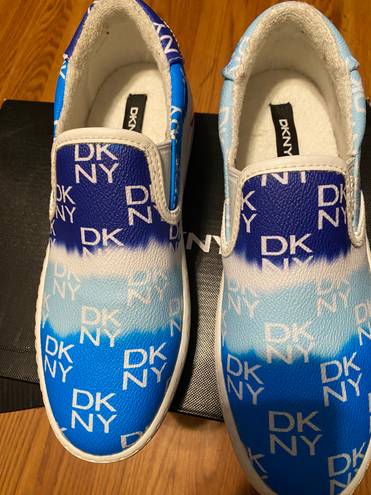 DKNY NEW  Women’s Case Sneakers slip on size 7.5