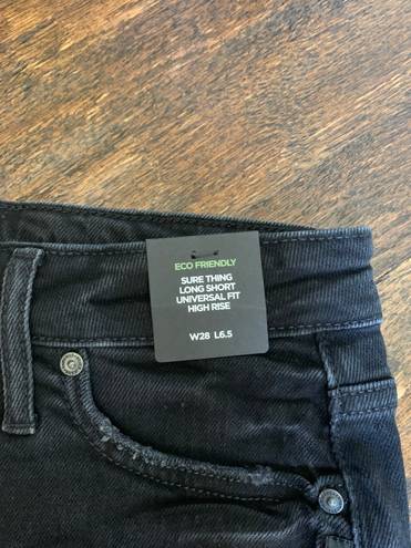 Silver Jeans NWT  Black Sure Thing Hi Rise Long Shorts 28