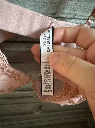 Victoria's Secret Like New Victoria’s Secret Bra (32D)