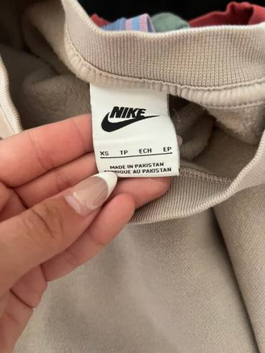 Nike Beige Cropped  Crew Neck