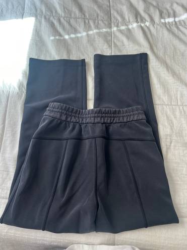 Lululemon size 4 soft tree  pants