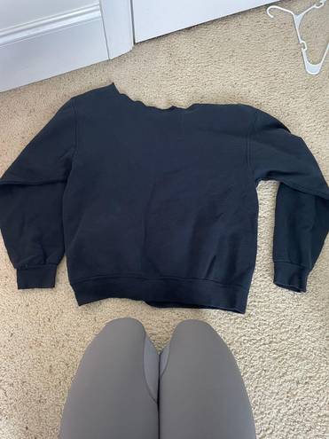 black crewneck Size M