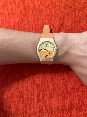 Seiko Woman’s vintage quartz Japan movement water resistant LORUS watch!