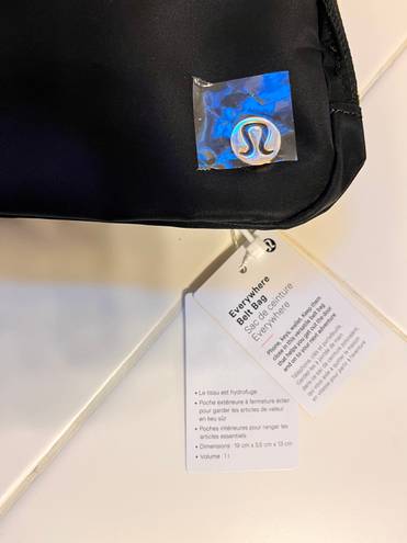 Lululemon Everywhere Belt Bag Black Gold 1L Brand New