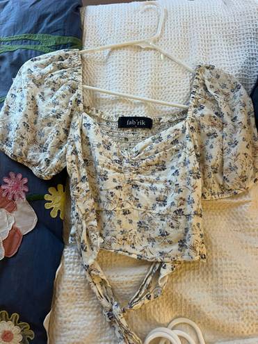 fab'rik Cute Flower Top From  Boutique!