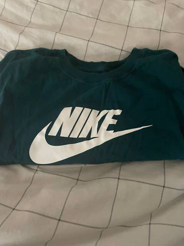 Nike cropped shirt