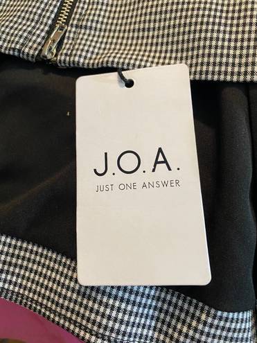 J.O.A. NWT  women's crop top plaid black and white size large