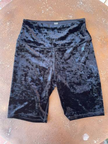 Good American Crushing It Velvet Biker Shorts in Black sz 1