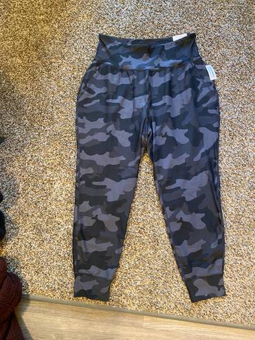 Old Navy Active High Rise Go Dry Camo Joggers