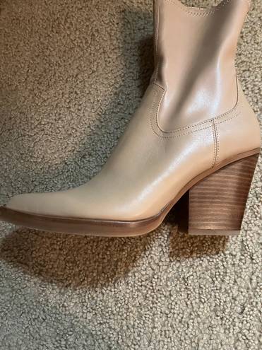 DV by Dolce Vit Dolce Vita Boyd Leather Booties in Tan Leather