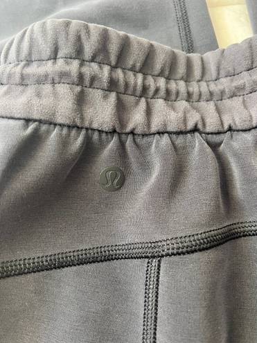 Lululemon size 4 soft tree  pants