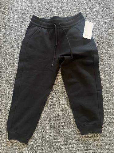 Lululemon NWT  scuba cropped joggers HR