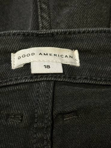 Good American Good Curve Denim Frayed Hem 5 Pocket Shorts in Black 089 Sz 18